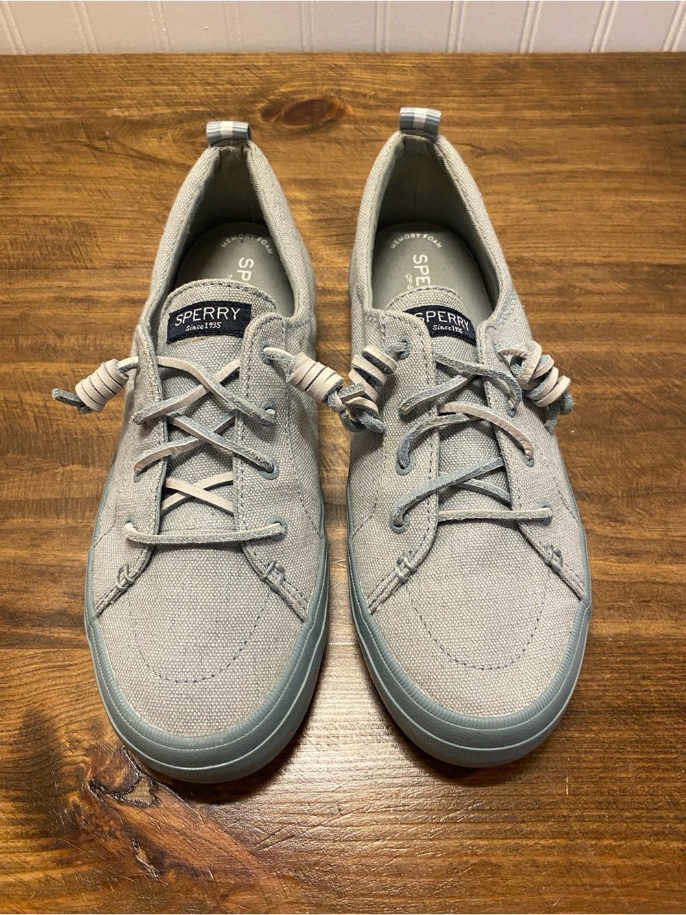 Sperry - Gray Canvas Casual Sneakers with leather laces - size: 9 (women’s)